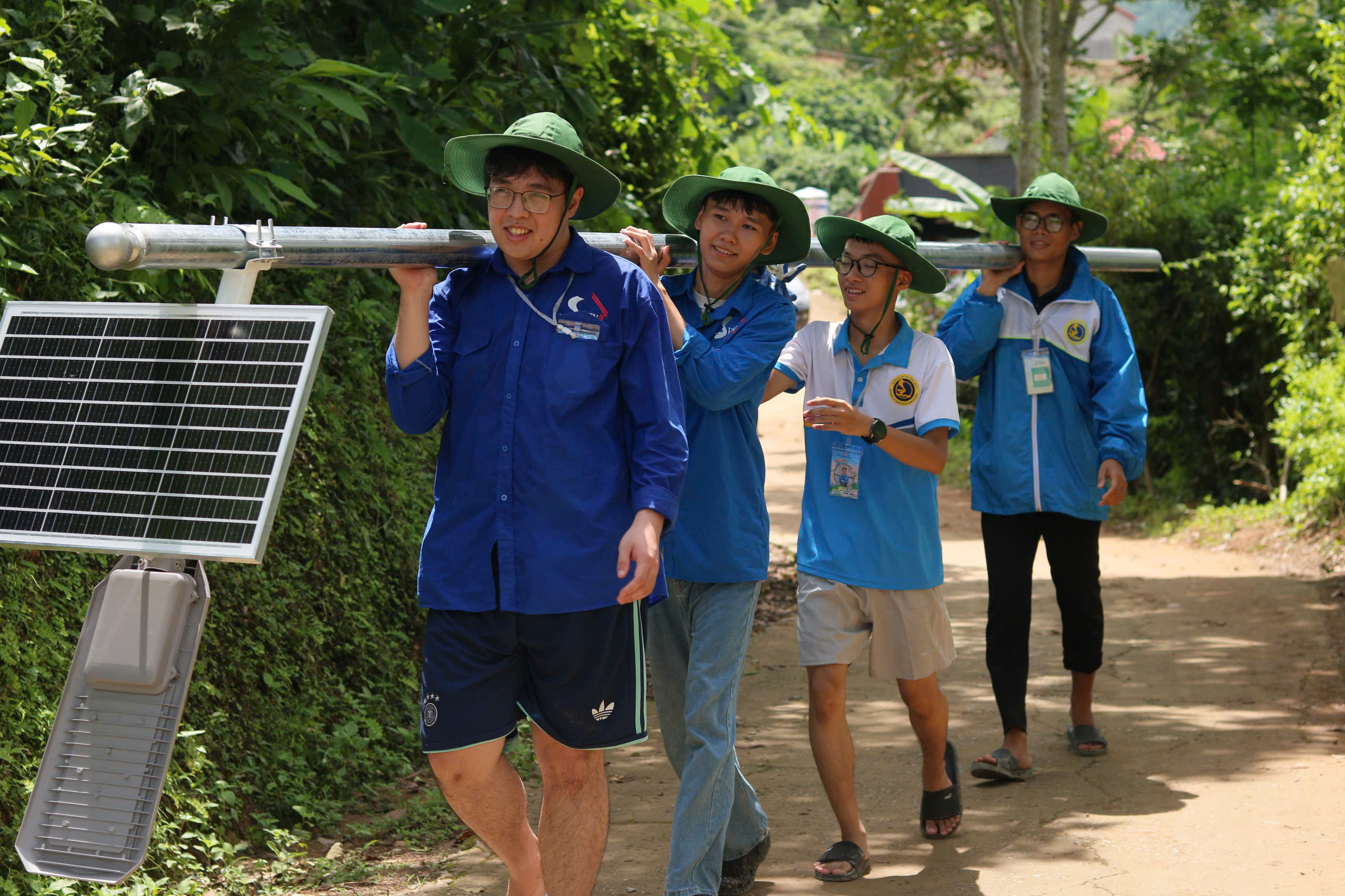 Piti Solar đồng hành cùng đội sinh viên tình nguyện thắp sáng bản làng Cao Bằng
